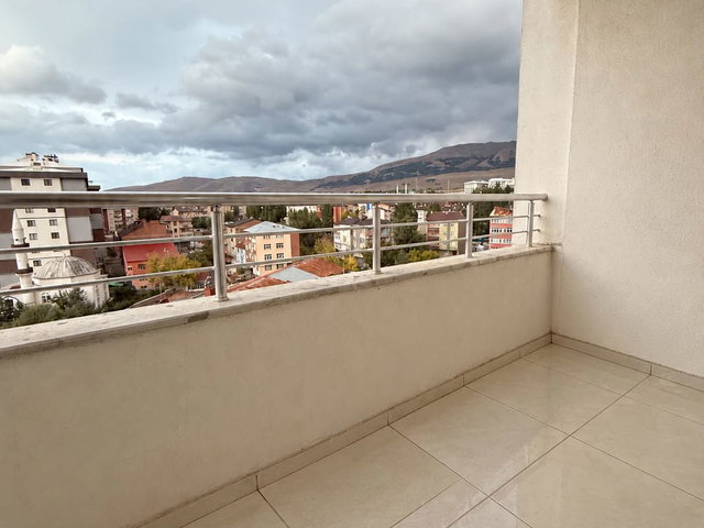 REMAX İLKE'DEN YEŞİL YAKUTİYE SİTESİ'NDE 4+1 KİRALIK LÜX DAİRE