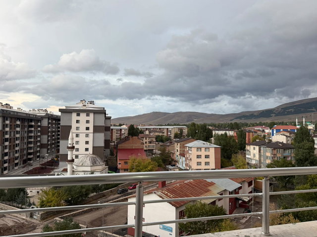 REMAX İLKE'DEN YEŞİL YAKUTİYE SİTESİ'NDE 4+1 KİRALIK LÜX DAİRE
