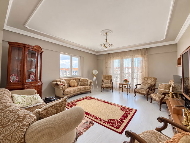 REMAX İLKE'DEN YEŞİL YAKUTİYE SİTESİ'NDE 4+1 KİRALIK LÜX DAİRE