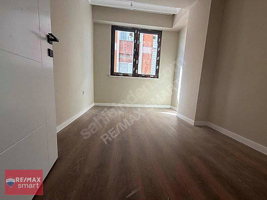 CADDE ÜZERI AÇIK MUTFAKLI ARAKAT KULLANIŞLI 2+1