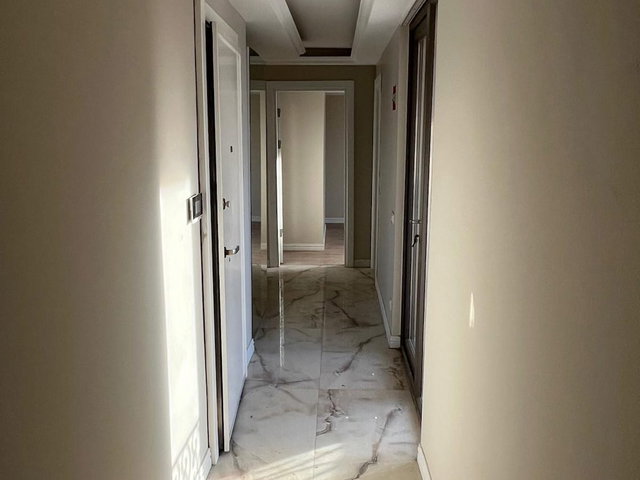 YAKACIK ÇARŞI MAHALLESİNDE 3+1 BAKIMLI DAİRE