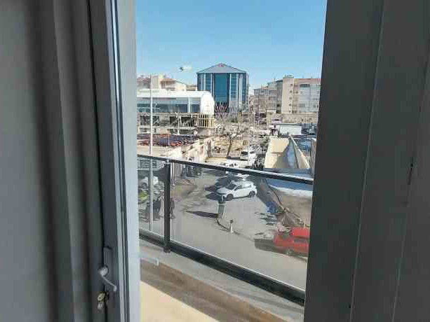 KIRŞEHİR MERKEZ’DE EŞYALI 1+1 KİRALIK DAİRE | BALKONLU, DOĞU-GÜNEY CEPHE