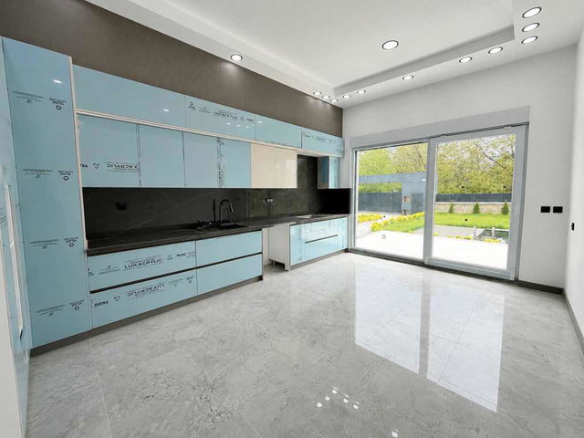 KOCAELİ KARTEPE’DE 1 DÖNÜM ARSA PAYLI,SATILIK 4+1  HAVUZLU LÜKS VİLLA