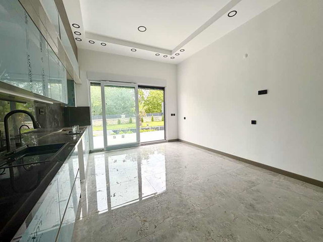 KOCAELİ KARTEPE’DE 1 DÖNÜM ARSA PAYLI,SATILIK 4+1  HAVUZLU LÜKS VİLLA