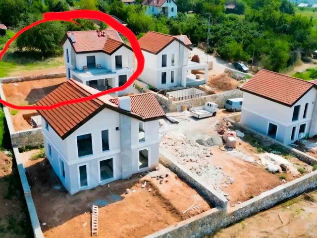 GEYVE ESENKÖY DE DOĞAYLA İÇİÇE ÖZEL HAVUZLU  3+1 SIFIR VİLLA