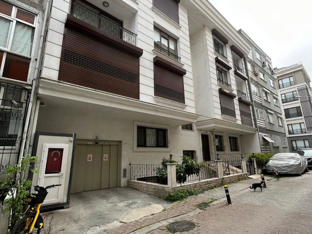 BAKIRKÖY,DE MARMARAYA YAKIN KİRALIK DAİRE!