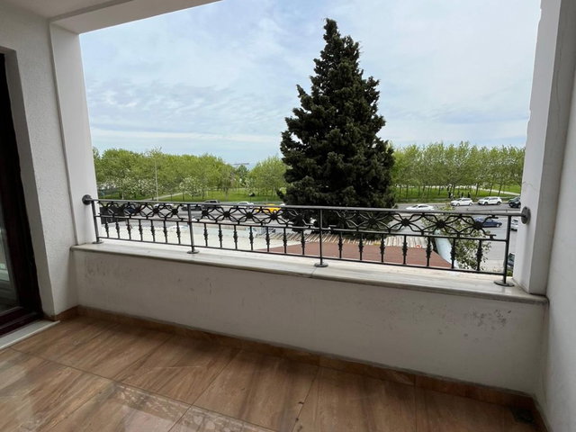 BAKIRKÖY,DE MARMARAYA YAKIN KİRALIK DAİRE!