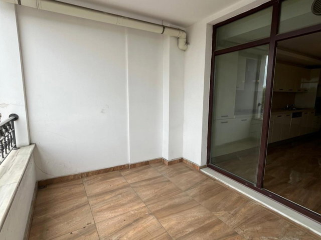 BAKIRKÖY,DE MARMARAYA YAKIN KİRALIK DAİRE!