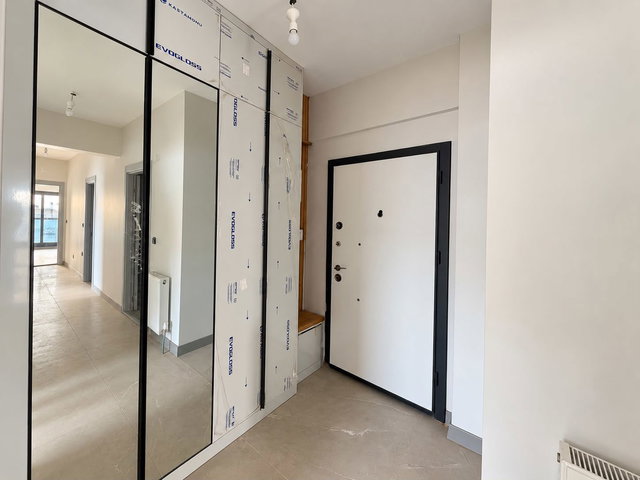 ÇİĞLİ MERKEZİ KONUMDA KİRALIK BÜYÜK TİP 2+1 SIFIR DAİRE