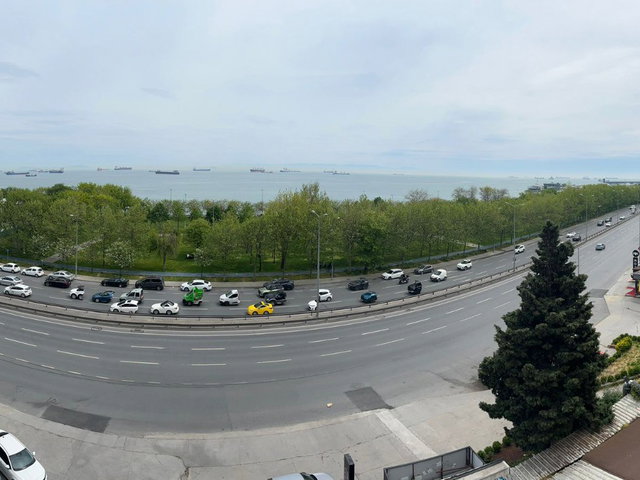 BAKIRKÖY,DE MARMARAYA YAKIN KIRALIK DAIRE!!!