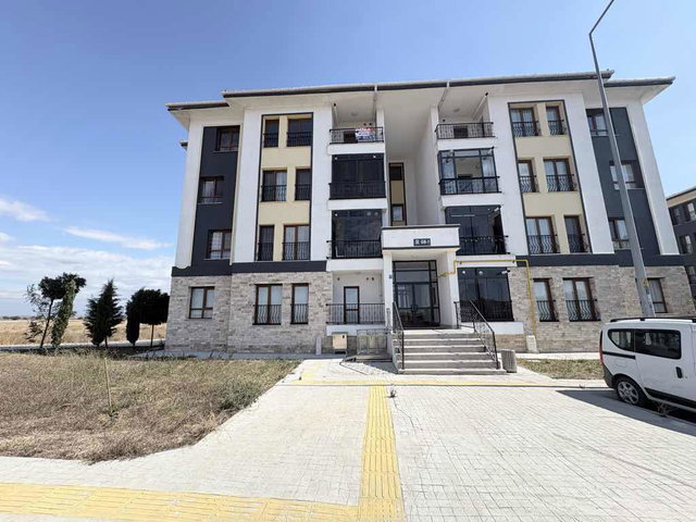 ÇORLU’DA SİTE İÇİNDE 2024 YAPIMI 2+1 | BALKONLU | MERKEZİ ISITMALI