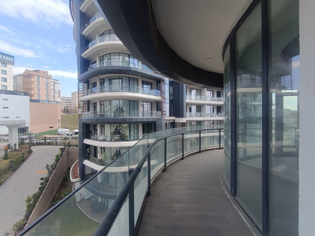 MEVA ANADOLU SİTESİNDE AÇIK MUTFAKLI KİRALIK 3+1 DAİRE