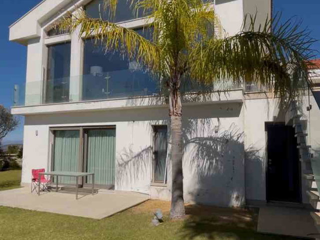 URLA KEKLIKTEPE SEFAKÖY SITESI IÇINDE EŞYALI KIRALIK MÜSTAKIL VILLA