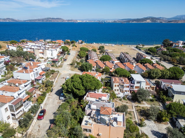 YENİFOÇA PETRO KOYU | SİTE PLAJLI | BAHÇELİ | 3+1 DUBLEKS VİLLA