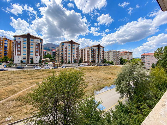 REMAX ARTIS'DEN KAYAKYOLU'NDA KIRALIK 3+1 DAIRE