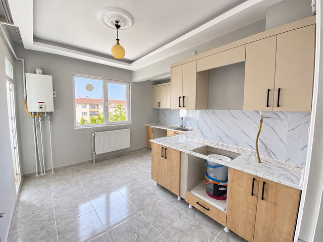 REMAX ARTIS'DEN KAYAKYOLU'NDA KIRALIK 3+1 DAIRE
