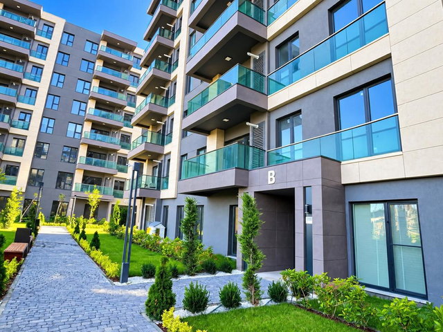 RE/MAX'TAN AVCILAR LOTUS GÖL EVLERİ SİTESİNDE 2+1 SATILIK DAİRE