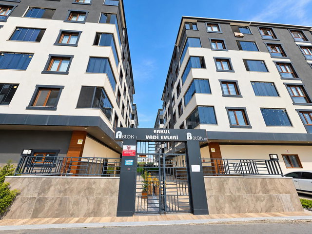 RE/MAX LAND’DEN ÇERKEZKÖY KIZILPINAR GÜLTEPE ERKUL SİTESİ’NDE SATILIK 3+1 DAİRE