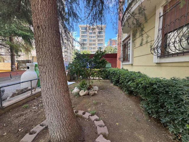 BAĞDAT CADDESI CADDEBOSTAN VARDAR SOKAKTA KIRALIK KAT DUBLEKSI