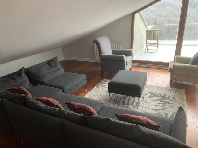 KOÇ ÜNIVERSITESINE YAKIN EŞYALI KIRALIK 1+1 ÇATI KATI DAİRE