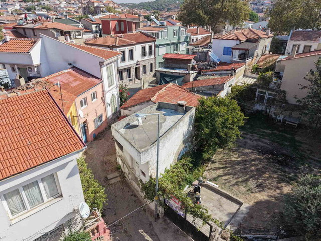 AYVALIK FEVZİPAŞA’NIN KALBİNDE, MERKEZİ KONUMLU YATIRIMLIK SATILIK MÜSTAKİL EV