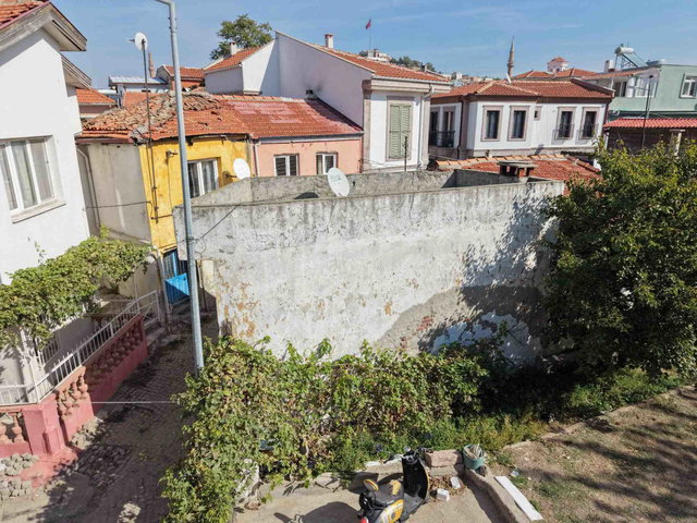AYVALIK FEVZİPAŞA’NIN KALBİNDE, MERKEZİ KONUMLU YATIRIMLIK SATILIK MÜSTAKİL EV