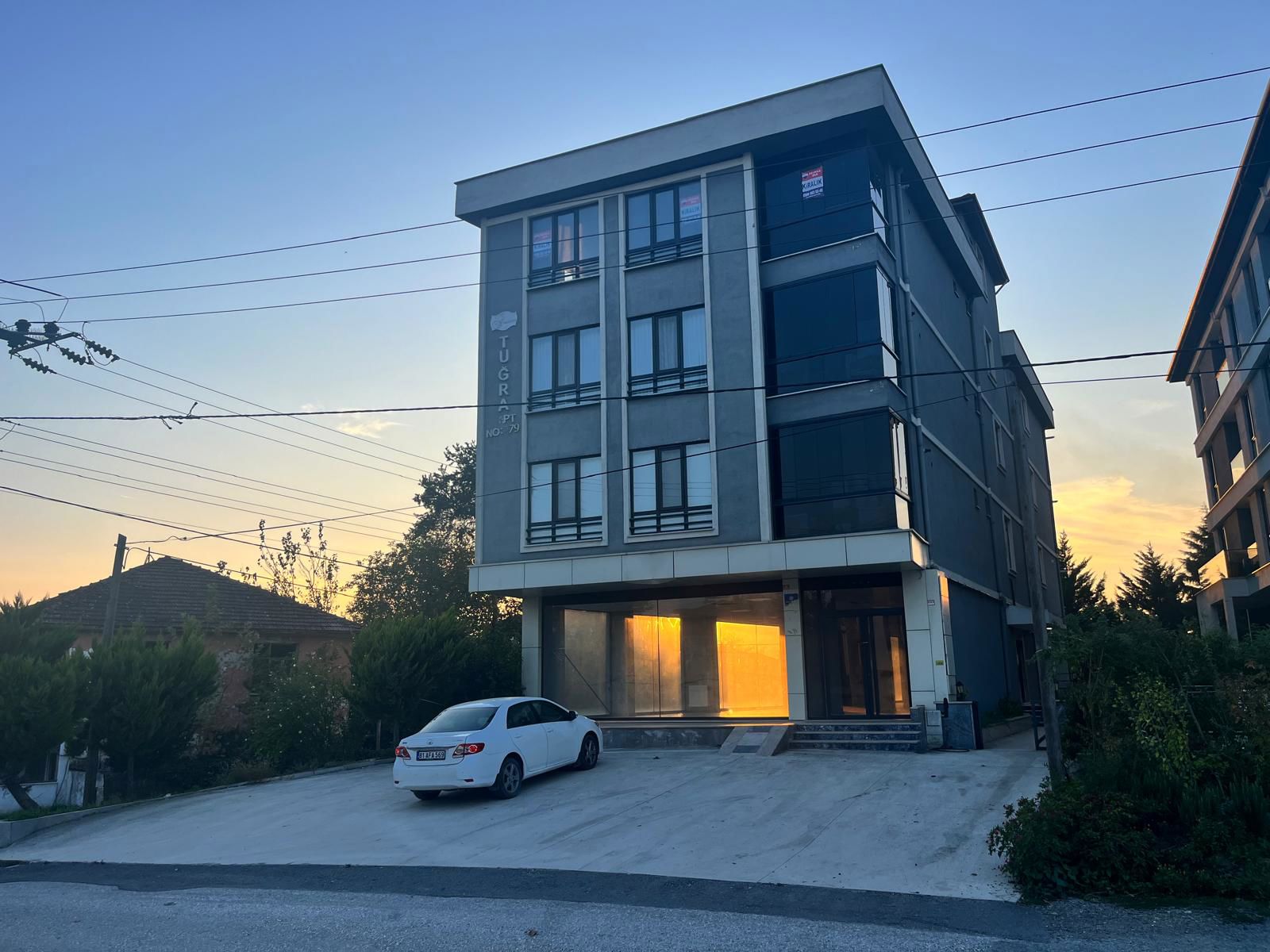 RE/MAX DIA’DAN ÜNİVERSİTEYE VE ŞEHİR MERKEZİNE YAKIN, ASANSÖRLÜ VE EBEVEYN BANYOLU TEMİZ DAİRE!