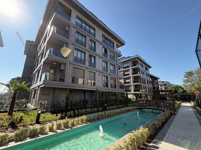 REMAX ANI 'DAN ÇENGELKÖY VERA SİTESİ 'NDE SATILIK 4+1 ÇATI DUBLEKSİ