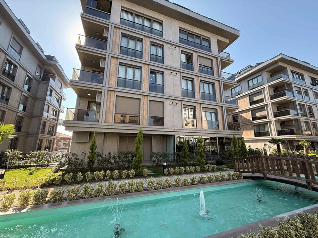 REMAX ANI 'DAN ÇENGELKÖY VERA SİTESİ 'NDE SATILIK 4+1 ÇATI DUBLEKSİ