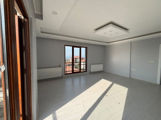TAŞKÖPRÜ MERKEZ'DE DENİZ MANZARALI GENİŞ SATILIK 3+1 DAİRE