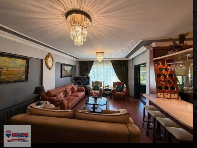 YALOVA REMAX'DAN DENİZ MANZARALI FUUL EŞYALI VİLLA