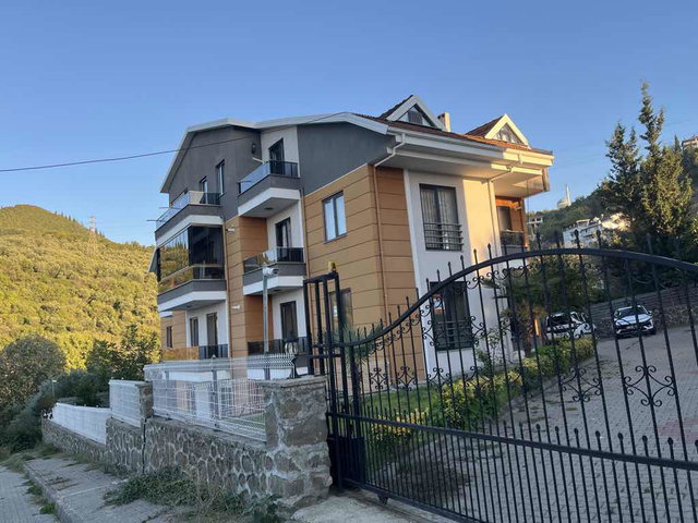 KARAMÜRSEL’DE SİTE İÇİNDE 3+1 | 120 M² NET | BALKONLU | KAT MÜLKİYETLİ TAPULU