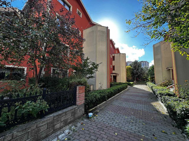 BEYLİKDÜZÜ DÜDEN EVLERİ SİTESİ 3+1 KİRALIK DAİRE - REMAX KAYA