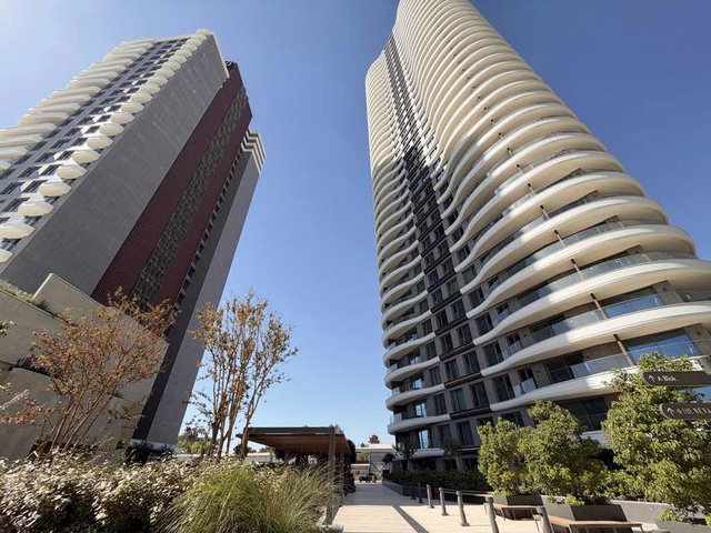 NEVA YALI KESİNTİSİZ DENİZ MANZARALI 2+1 SATILIK DAİRE