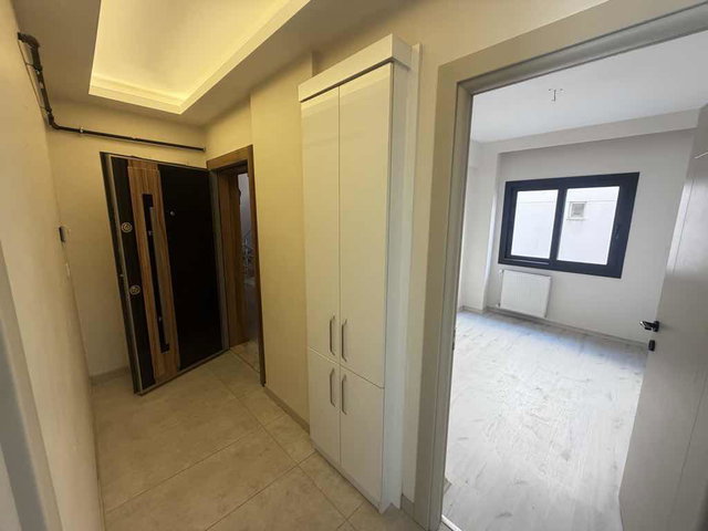 REMAX GALAKSİDEN KARŞIYAKA ŞEMİKLER CADDE ÜZERİNDE 2+1 ÖNÜ AÇIK