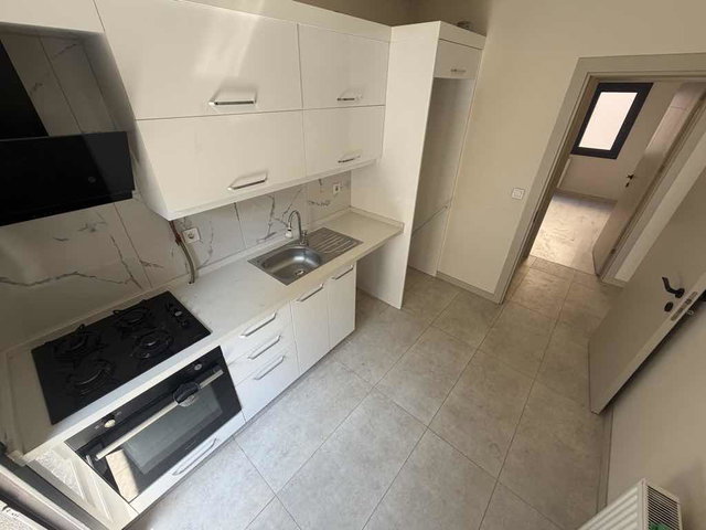 REMAX GALAKSİDEN KARŞIYAKA ŞEMİKLER CADDE ÜZERİNDE 2+1 ÖNÜ AÇIK