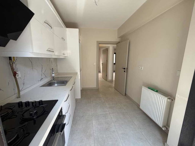 REMAX GALAKSİDEN KARŞIYAKA ŞEMİKLER CADDE ÜZERİNDE 2+1 ÖNÜ AÇIK