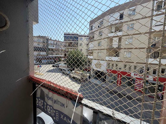 REMAX GALAKSİDEN KARŞIYAKA ŞEMİKLER CADDE ÜZERİNDE 2+1 ÖNÜ AÇIK