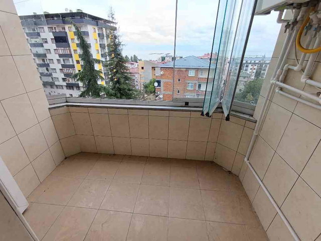 YOMRA SANCAK MAHALLESİ'NDE DENİZ MANZARALI ANAYOLA YAKIN DOĞALGAZLI 3+1