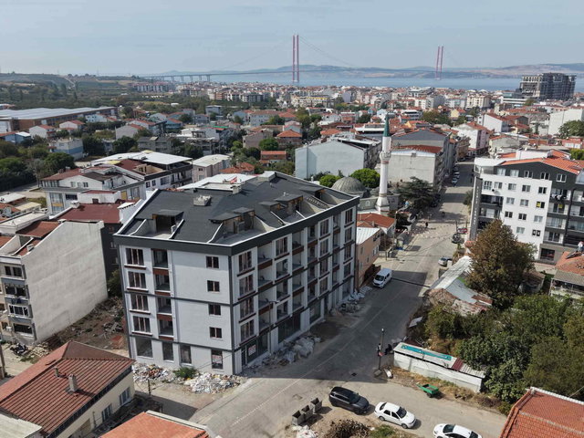 LAPSEKİDE PANORAMİK BOĞAZ VE KÖPRÜ MANZARALI SATILIK DUBLEKS DAİRE