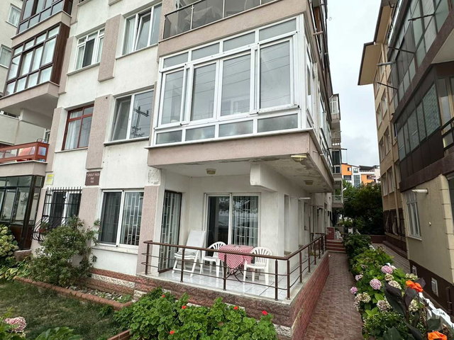 REMAX'TAN ÇINARCIKTA SAHİLDE SATILIK ARA KAT DAİRE