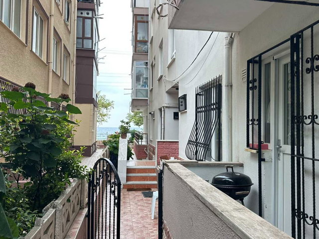 REMAX'TAN ÇINARCIKTA SAHİLDE SATILIK ARA KAT DAİRE