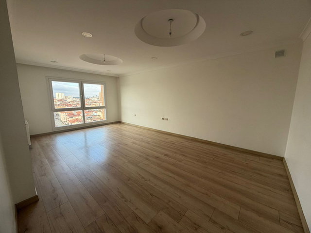 BAĞCILAR'DA SİTE İÇERİSİN'DE 3+1 SATILIK DAİRE
