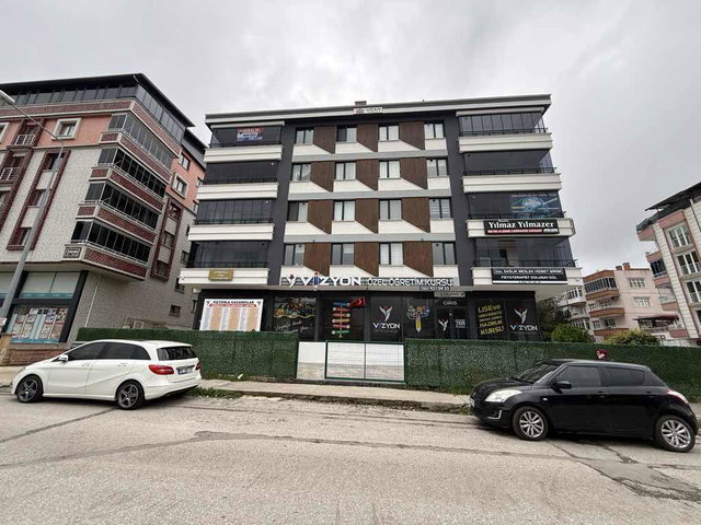 TÜRKİŞ TRAMVAY DURAĞINA CEPHE KAPALI OTOPARK YERDE ISITMA LÜX 3+1