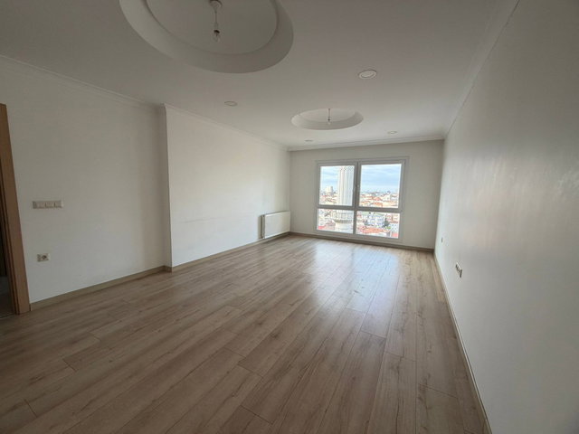BAĞCILAR'DA SİTE İÇERİSİN'DE 3+1 SATILIK BOŞ DAİRE
