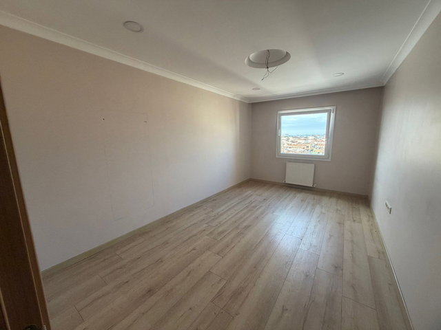 BAĞCILAR'DA SİTE İÇERİSİN'DE 3+1 SATILIK BOŞ DAİRE