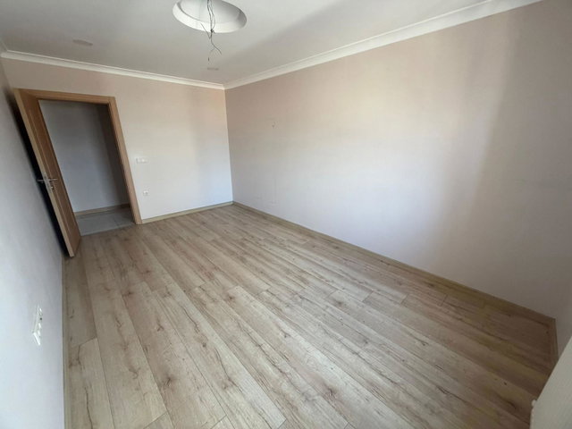 BAĞCILAR'DA SİTE İÇERİSİN'DE 3+1 SATILIK BOŞ DAİRE