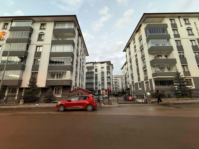 REMAX İLKE'DEN YILDIZKENT'TE 4+1 SATILIK DAİRE