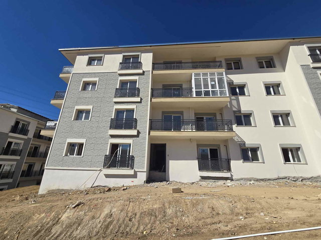 ALİAĞA HAVUZLU SİTE İÇERİSİNDE SIFIR LÜKS 2+1 DAİRE