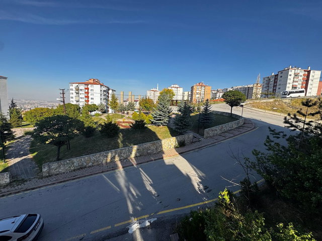 DIKMEN KEKLIK PINARI MAHALLESINDE INEBOLU PARKI'NA KOMŞU FERAH, AYDINLIK KIRALIK DAİRE